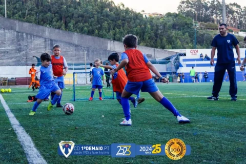 Escolinhas de Futebol do Clube desportivo primeiro de Maio