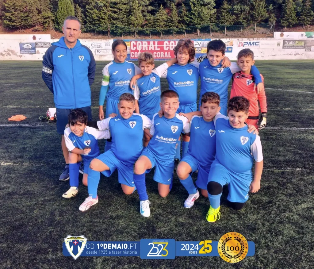 Equipa de FUtebol em benjamins do Clube Desportivo Primeiro de Maio no Funchal