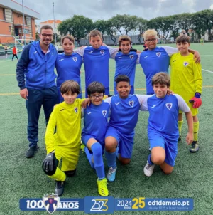 Equipa de Infantis SUb-12 B de Futebol do Clube Desportivo 1º de Maio em casa do Sporting CM