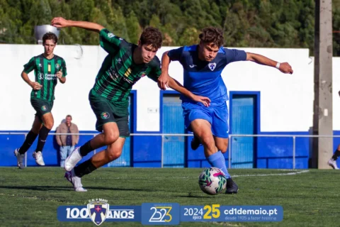 Jogo de Juniores entre o CD 1º de Maio e o SC Santacruzense da divisão de Honra 2024-2025