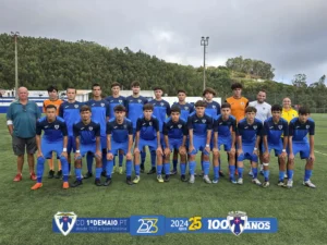 Juniores do 1º de Maio frente a equipa ADRC Os Xavelhas
