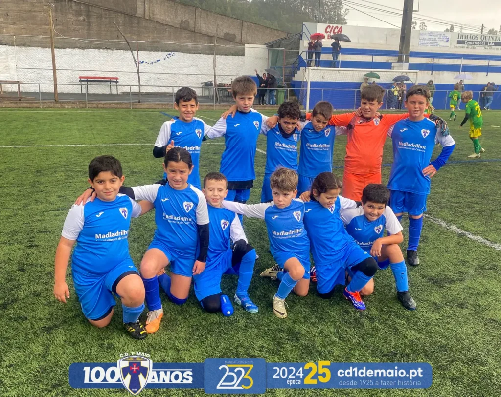 Futebol benjamins SUB-10 do CD 1º de Maio frente ao Esfuma FC