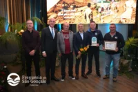 Representantes do CD 1º de Maio juntamente com o Sr Presidente da Junta de Freguesia Tiago Freitas.