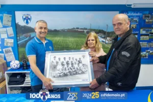 Presidente Duarte Luciano junto aos Sobrinhos do Atleta Humberto Quintal, Margarida Maria Quintal Caldeira e Jorge Helder Caldeira