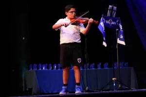 Atleta e Violonista Samuel na Gala doa 100 Anos do CD 1º de Maio