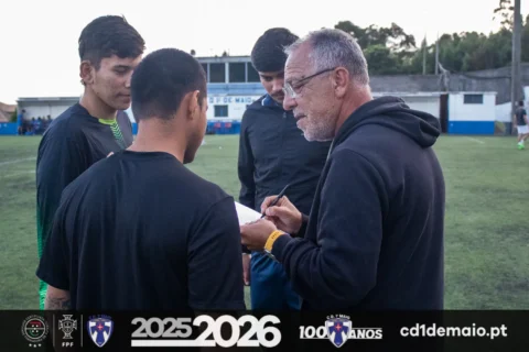 Treinado Paulo Tito nos treinos de Captação do CD 1º de Maio