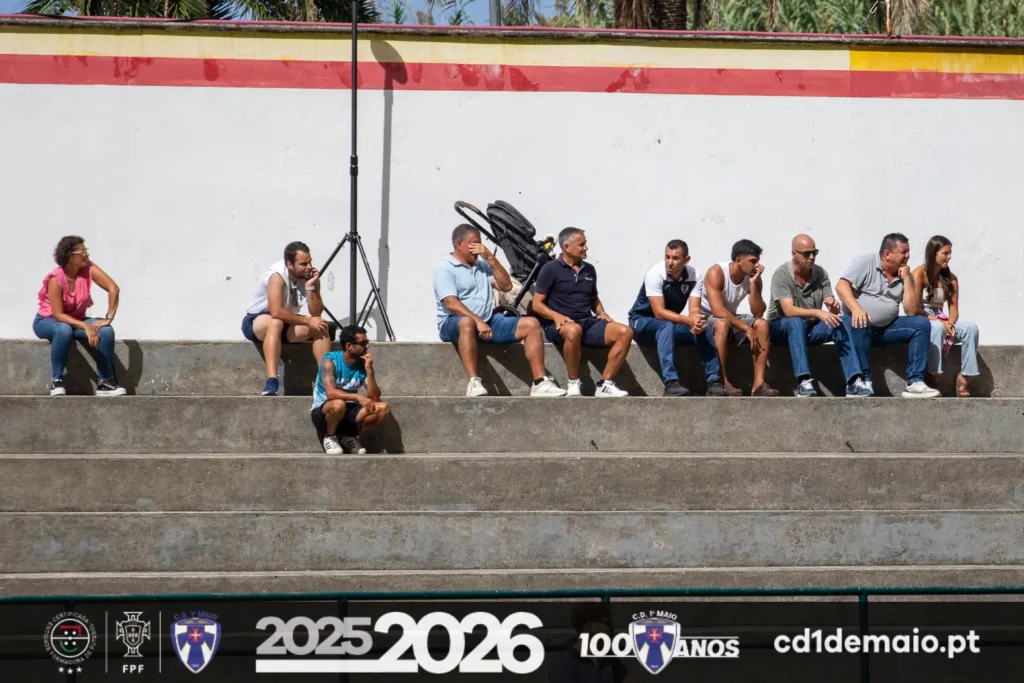 Adeptos do CD 1º de Maio no Apoio a equipa