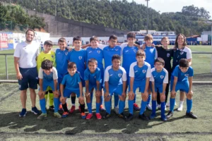 Equipa de Infantis SUB-13B liderada pelos treinadores João Vasconcelos e Beatriz Brito - Futebol de Formação