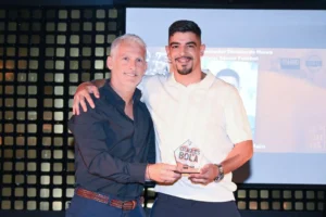 Tiago Santos a receber o Prémio de Melhor Marcador 2024/2025