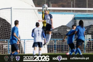 Disputa de Bola frente a AD Camacha