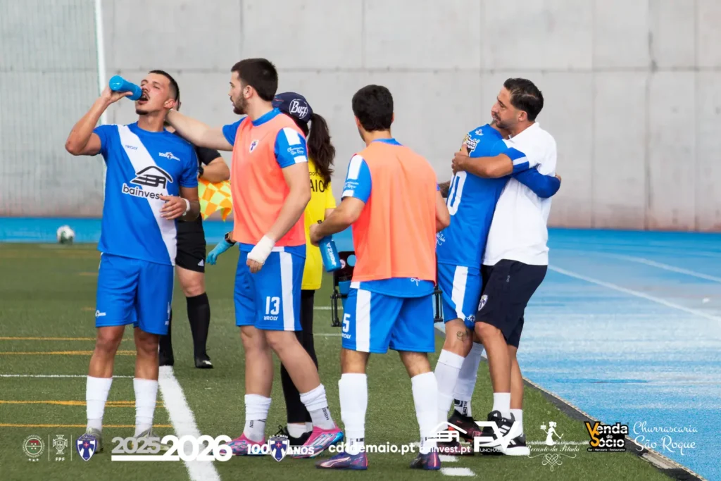 O apoio entre colegas é fundamental para manter o foco nesta Vitória Histórica da 1ª Jornada