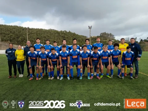 Equipa B do CD 1º de Maio que se apresentou na receção do AD Porto da Crus