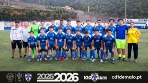 Celebração da equipa Sub-19 do C.D. 1º de Maio, na Madeira, que venceu o Carvalheiro e carimbou a passagem às meias-finais da Taça da Madeira na época 2025/2026.